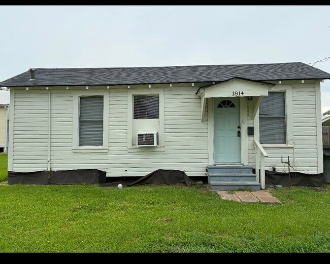 Building Photo - 1814 Bilbo St Rental