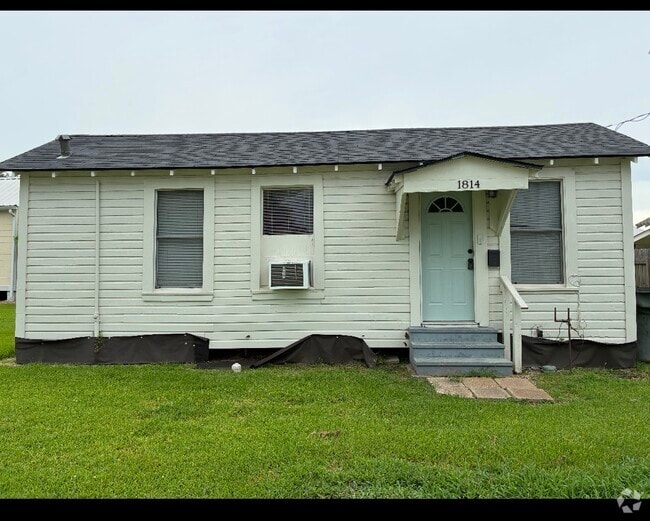 Building Photo - 1814 Bilbo St Rental