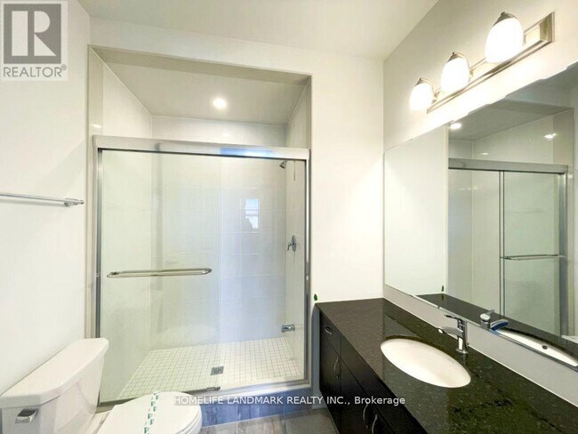 Photo - 1896 Thames Circle