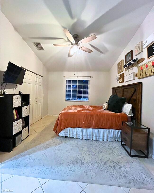 Photo - 2 br, 2.5 bath Townhome - 8243 Pacific Bea...