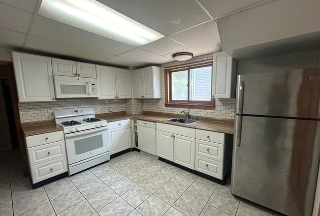 Building Photo - 68 Trull St Unit 1