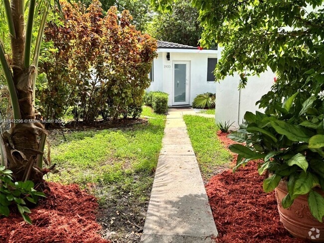 Building Photo - 1933 SW 17th Ct Rental