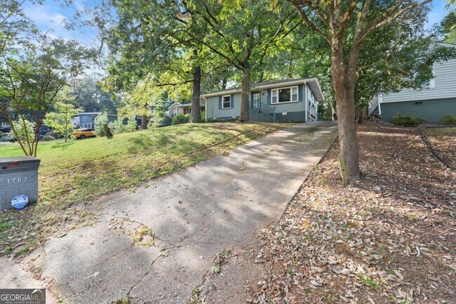 Photo - 1763 Pennington Pl SE