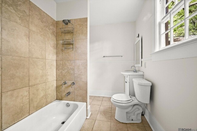 Photo - 3243 Ivanhoe St