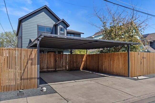 Photo - 3014 Neal St