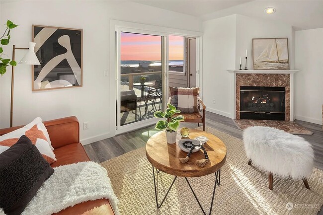 Photo - Top-Floor Corner Condo with Spectacular Views of the Space Needle & TWO Parking Spaces Unidad B201