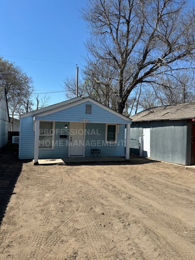 Building Photo - Charming 1 bed/1 bath apartment!