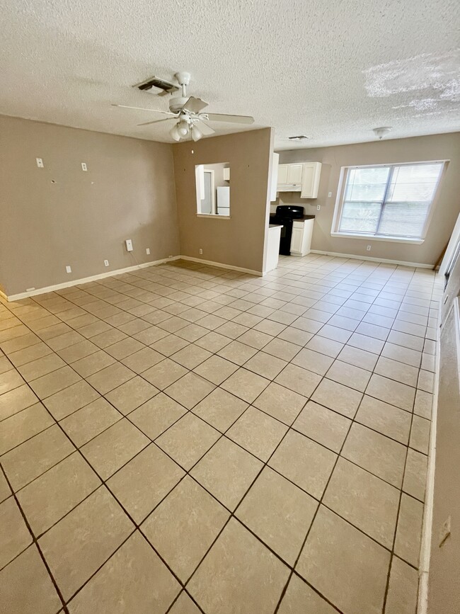 Photo - 1078 Honey Tree St