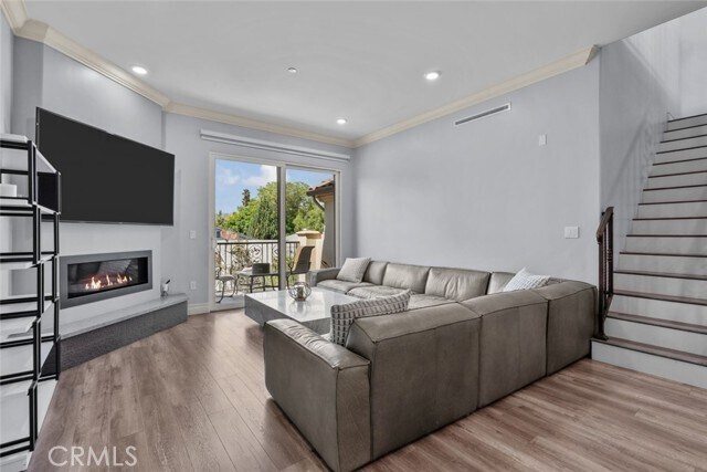 Photo - 201 N Reese Pl Unidad 203