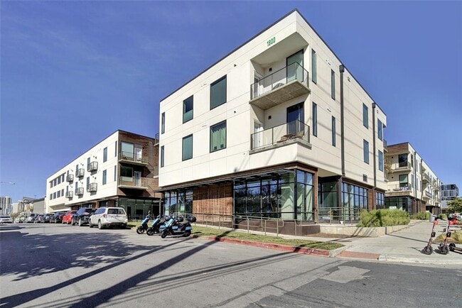 Building Photo - 1800 E 4th St Unit 206 Rental