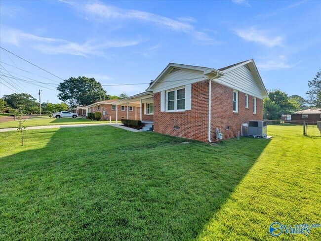 Photo - 422 Karter St NW