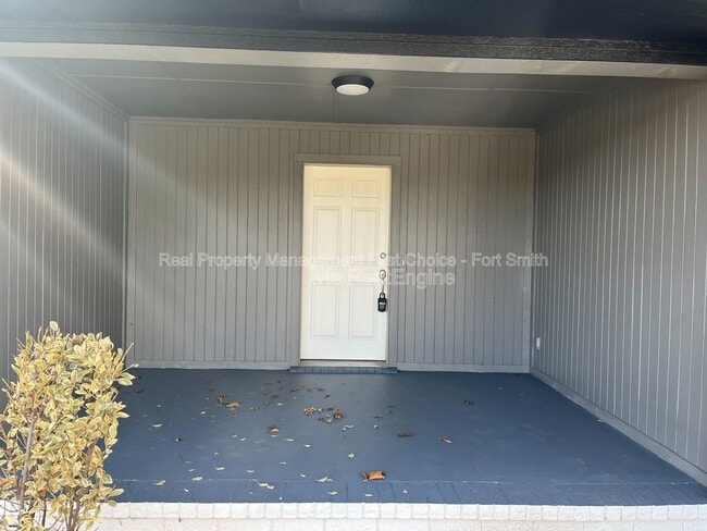 Photo - 3200 S 56th St