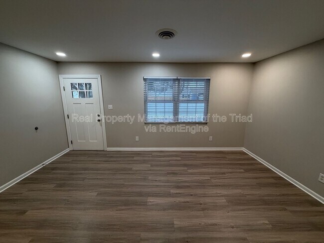 Photo - 603 S Main St