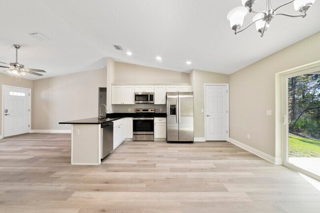 Photo - 1336 W Cary Dr