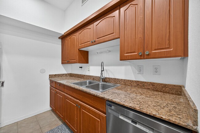 Photo - 4041 Drake St Unit 203