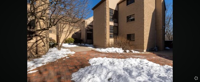 Building Photo - 42 N Main St Rental