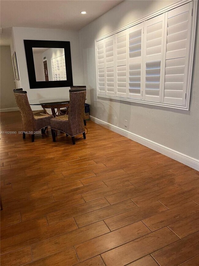 Photo - 1040 Lyons Park Dr