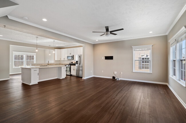 Photo - 321 Trinity Way