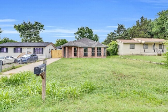 Photo - 2520 Fatima Ave