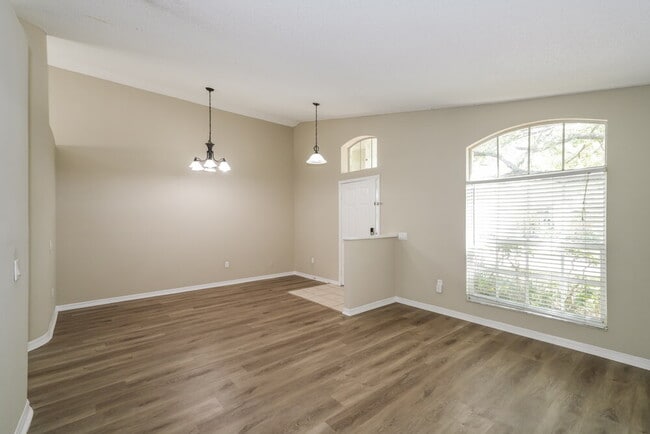 Photo - 402 Sonoma Dr