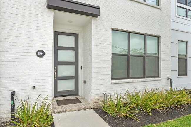 Photo - 1104 Ennis St