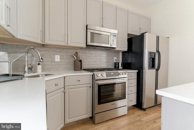 Building Photo - 330 11th St SE