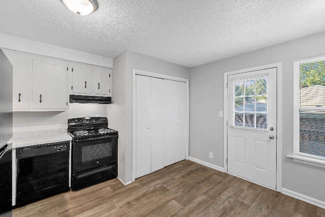 Photo - 815 Golf View Pl