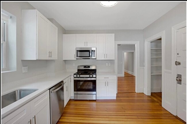 Building Photo - 116 Winthrop Rd Unit 6 Rental