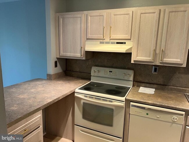 Building Photo - 46 Township Line Rd Unit 209