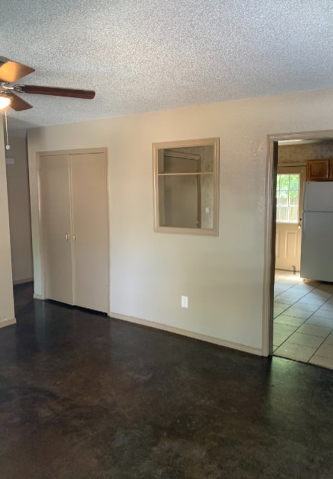 Photo - 2 Bed/1 Bath Apartment Unidad 2016 Watts Rd. Apt F