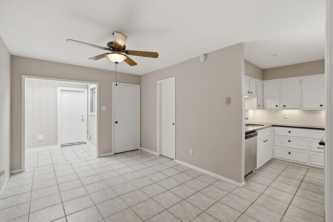 Photo - 2 River Creek Way