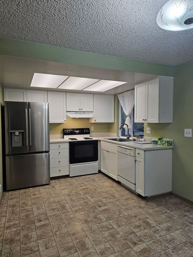 Photo - 3 Bedroom 1.5 Bathroom Single Family Home in Redmond!