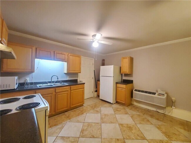 Photo - 591 Bolan St SE