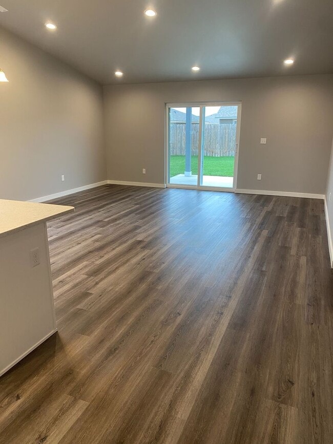 Photo - 3 Bedroom Home, Park Orchard Service Area