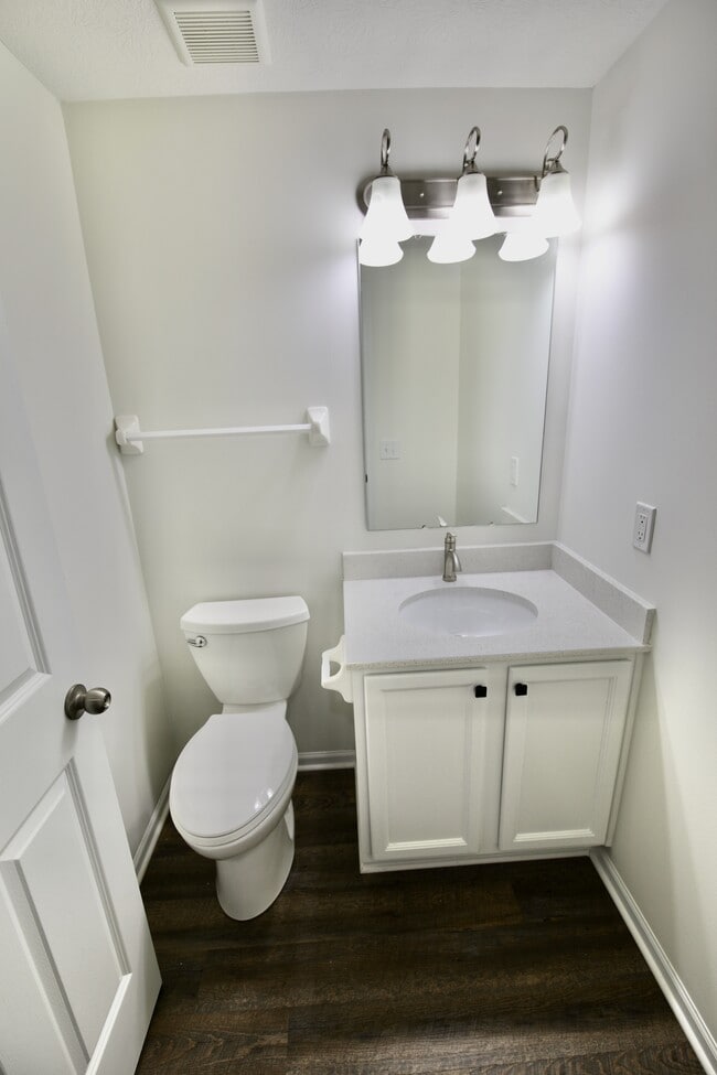 Photo - 8330 Bruntsfield Rd