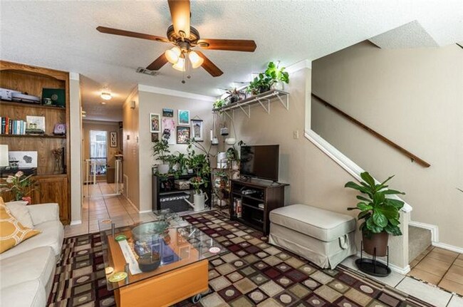 Photo - 2 Bd / 2 Ba Townhome Minutes Away From Cam...