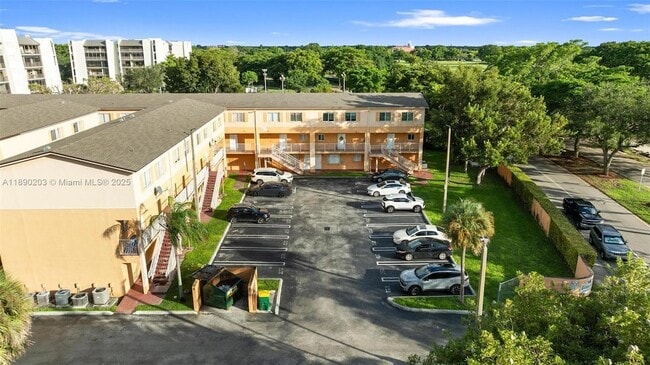 Building Photo - 6255 SW Kendale Lakes Cir Unit D-230