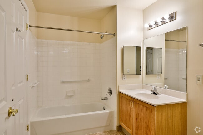 2BR, 1BA - 884SF