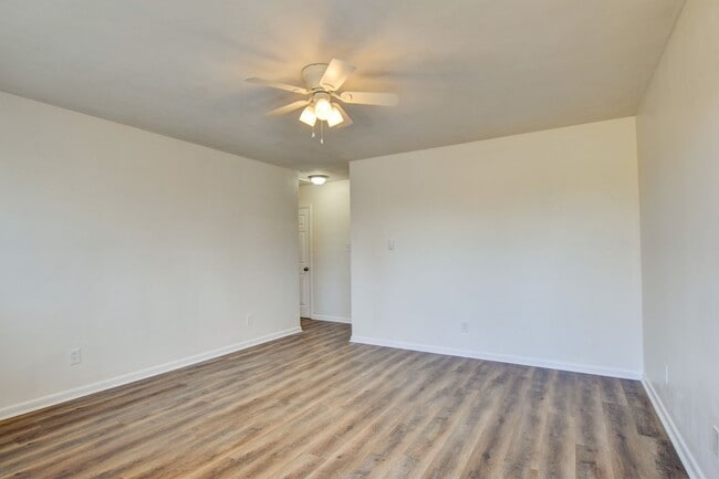 Photo - 936-938 Schumann Dr Unit 936 Schumann Dr.