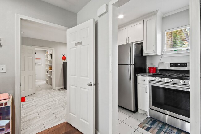 Photo - 5302 Treaschwig Rd