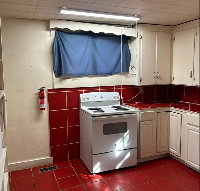 Photo - 110 E Burgess St