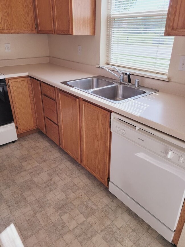 Photo - Bright & Convenient Townhouse Living!