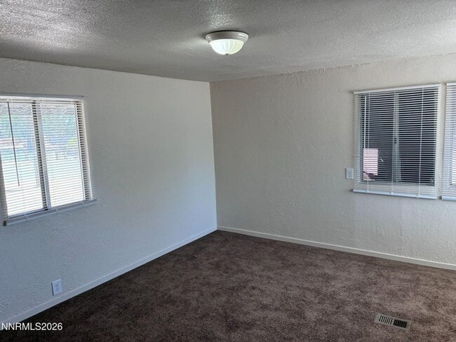711 River Ave