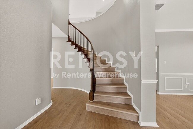 Photo - 619 Ridgemont Dr