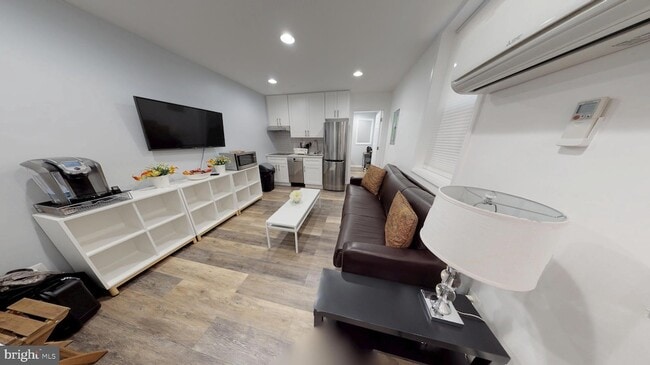 Photo - 2014 Fleet St