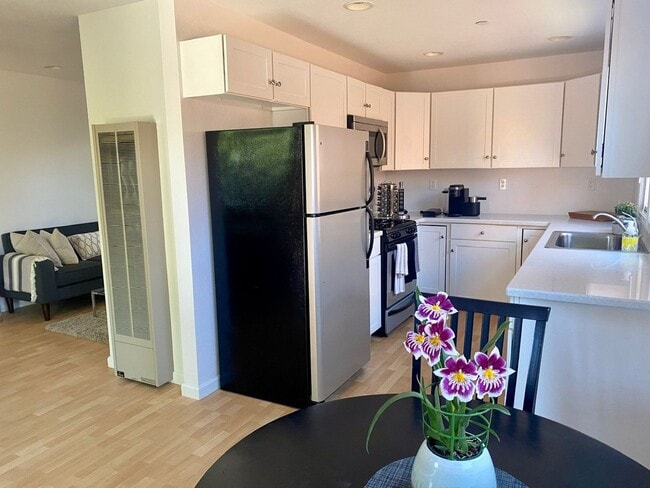 Building Photo - Charming 1BD/1BA in Desirable Petaluma Location unfurnished