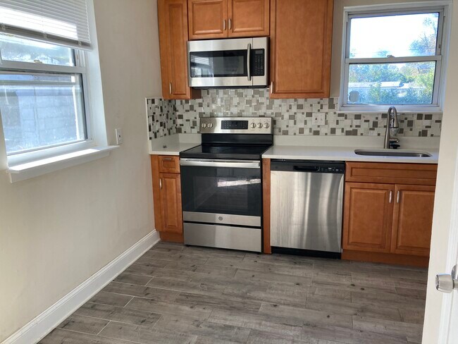 Photo - 616 Clover Ln