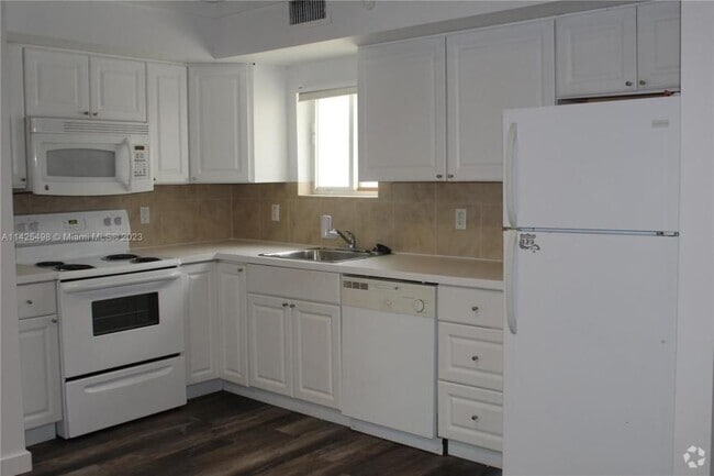Building Photo - 2 bedroom in North Miami FL 33161 Unit 2 Rental
