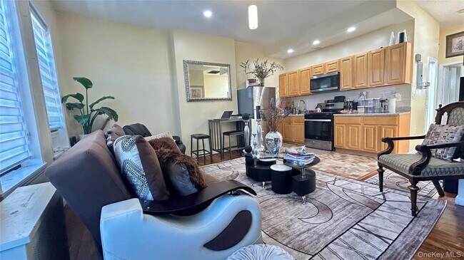 Photo - 844 Hancock St