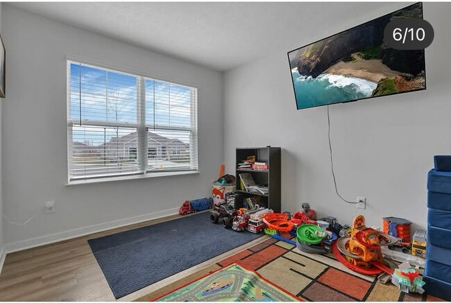 Photo - 380 Trinity Wy E